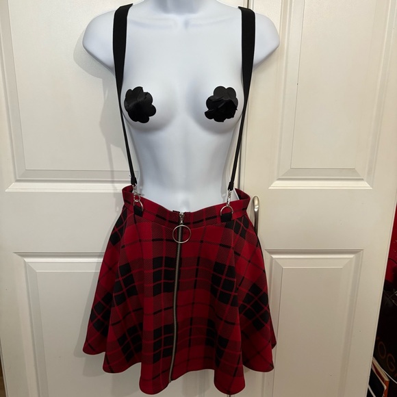Hot Topic Red and Black Plaid Skater Skirt - Picture 2 of 6